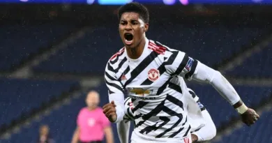 Rashford helps United sink PSG, Barca hit five in opener