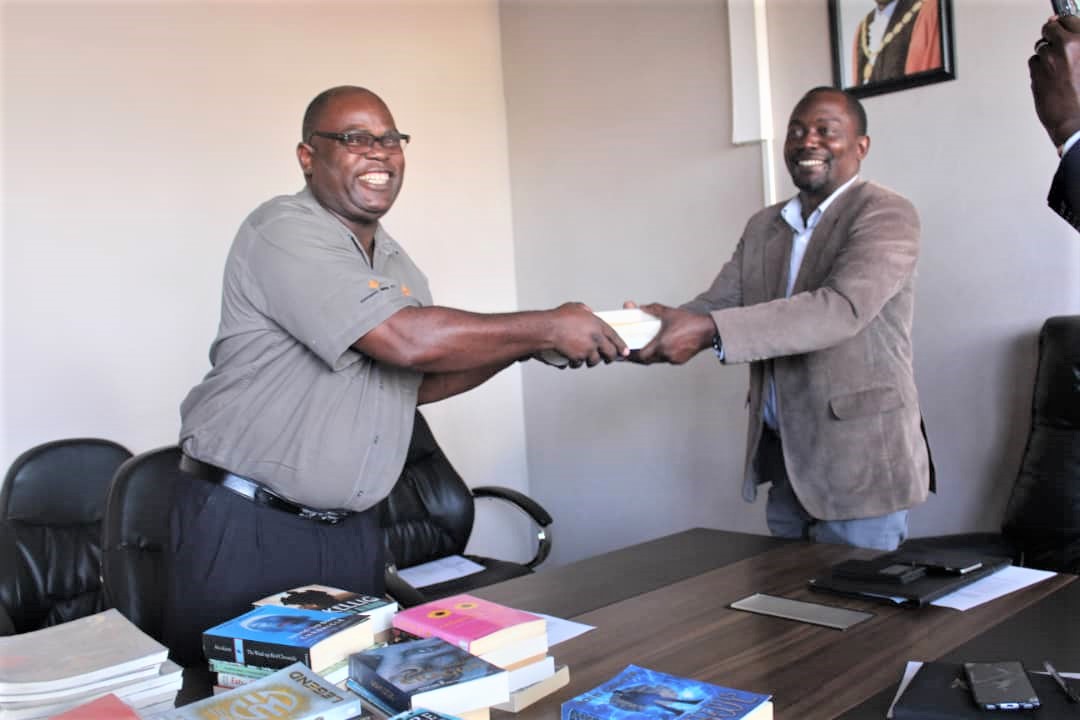  Kansanshi donates 2, 838 books to Solwezi Council