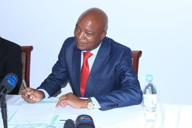  86,000 G12 candidates obtains school certificates.